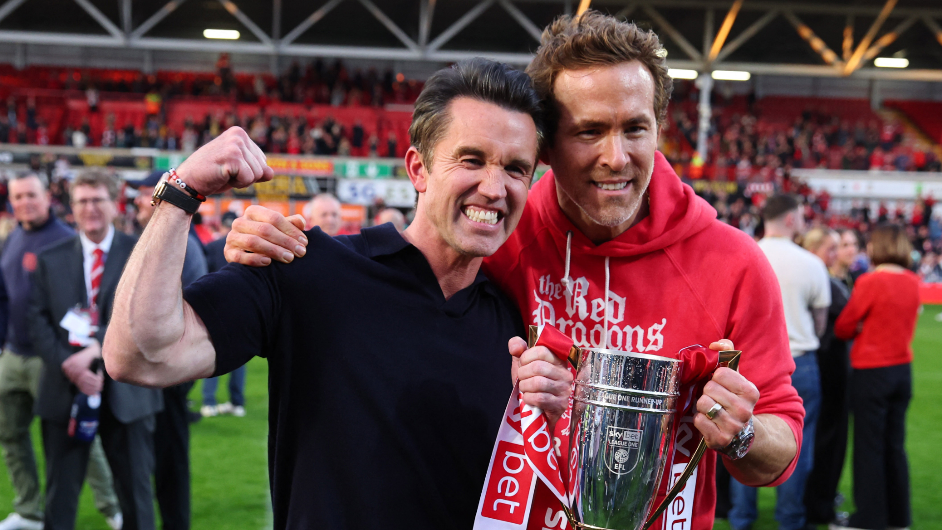 ¡Histórico! El Wrexham de Ryan Reynolds logra su ascenso al(02)